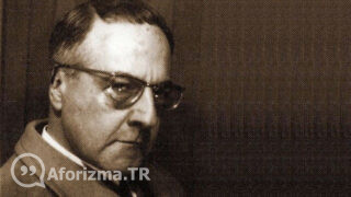 Düzeni kabullenip, mutlu yaşayan herkes böcektir sözü