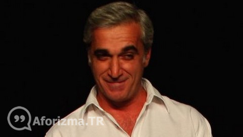 Tiyatroya gitmeyen toplumlar sık sık oyuna gelirler.