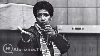 Kendini sevmek, hayatının en radikal devrimidir sözü