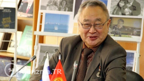 Atatürk’ün elinde Kırgızca, Altayca ve Yakutça sözlükler olurdu