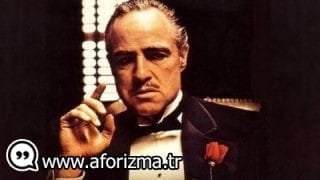 Eli çantalı bir hırsız, eli silahlı bir hırsızdan daha çok çalar