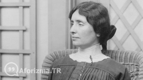 Karanlıkta bir arkadaşla yürümek, ışıkta tek başına yürümekten daha iyidir