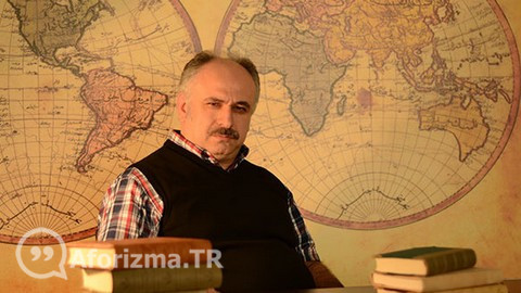 İşinin ehli olan liyâkatına güvenir, olmayan sadâkatına