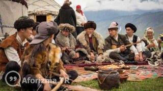 İşi yürüyenin köpeği ot yer, işi yürümeyenin gelini sözü