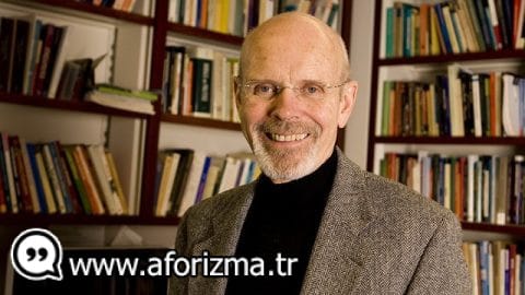 Özgürlük, bir insanın gözüne saygıyla veya korkuyla bakmak zorunda olmamaktır