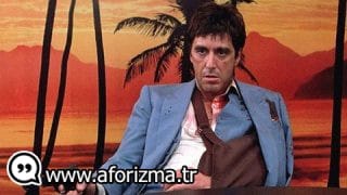 Makyajına ve yüzündeki boyalarına güvenme