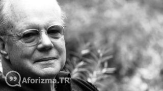 Hızlı yaşarsan ömür, çok seversen aşk çabuk biter sözü