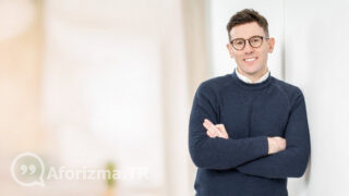 Biz, olduğumuz kişiyizdir; her birimiz yalpalayan bir kusur yığınıyız sözü