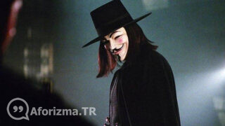 Siyasiler gerçeği örtmek, sanatçılar ise sözü