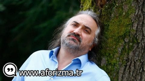 Dünyaya el gibi çıplak geldim, el gibi çıplak gideceğim