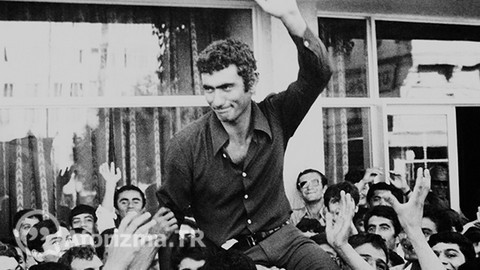 Kiminle gülüyorsan ona aitsin